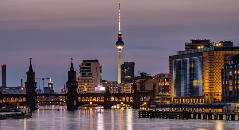 Turistákkal szedetik a szemetet Berlinben