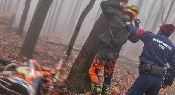 Rendőrségi eljárás indult a nemzeti parkban elfogott motorosok ügyében