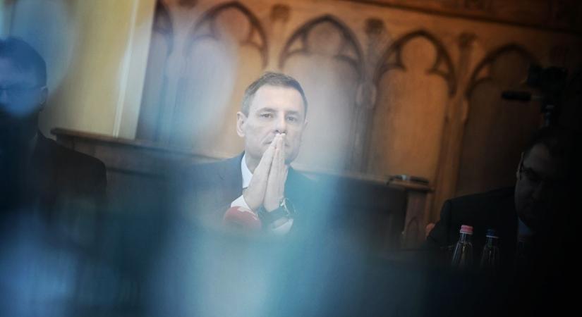 Egy nap alatt leszedték a plakátot, amelyen Tuzson Bence megköszönte a bizalmat, miután brutálisan kikapott körzetében