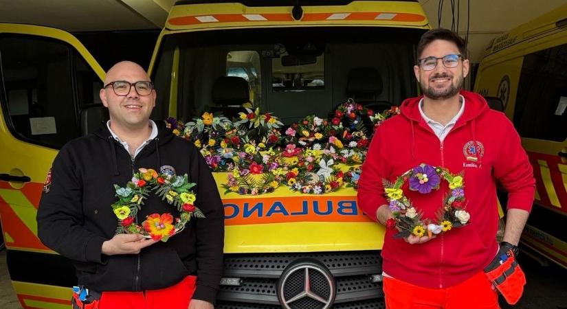 Szívmelengető gesztus: saját készítésű húsvéti díszekkel lepték meg a tatai mentőállomás dolgozóit