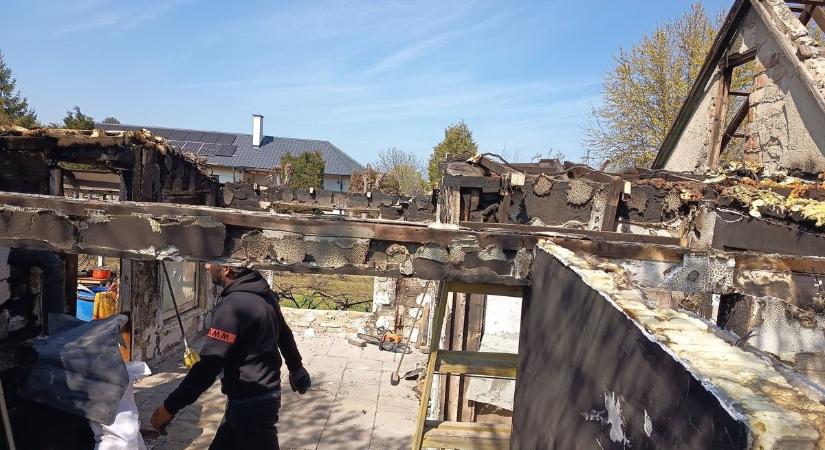 Óriási az összefogás az oroszlányi családért, már épül az új otthon a romokból