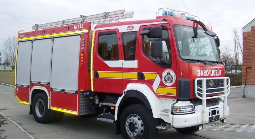 Lángra kapott egy pince a Zrínyi utcában, kiürítették az épületet