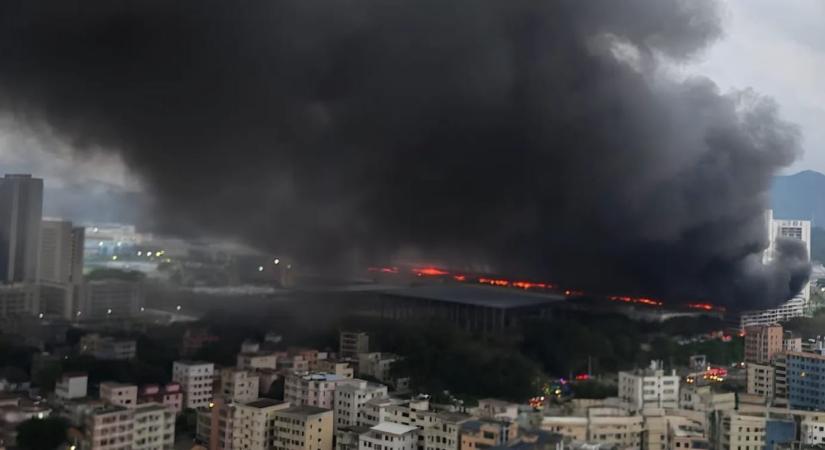 Lángba borult az egyik BYD-gyár hatalmas parkolóháza