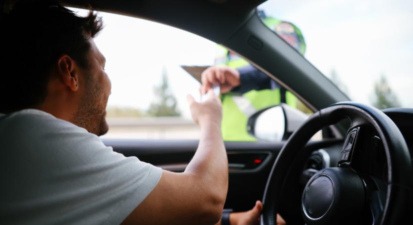 Kíméletlen razzia veszi kezdetét a magyar utakon: vaskos csekket kaphat, aki ezt benézi szerdán