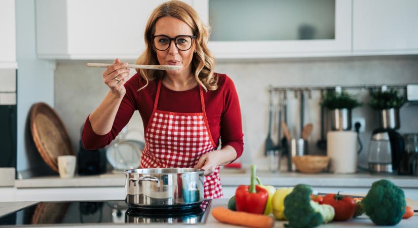 A pszichológia szerint ezt árulja el rólad, ha nem hagyod eluralkodni a káoszt a konyhában