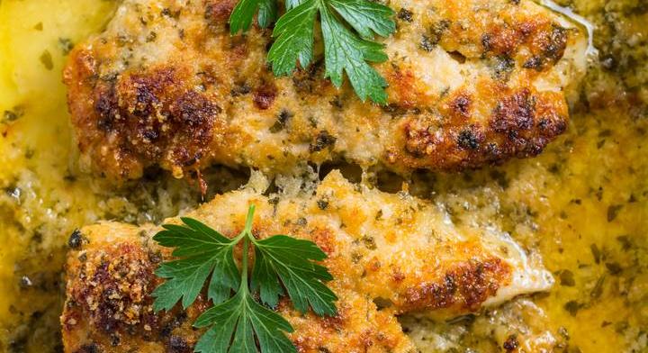 Omlós csirke citromos vajmártásban: egyszerű fogás, ami mindig beválik