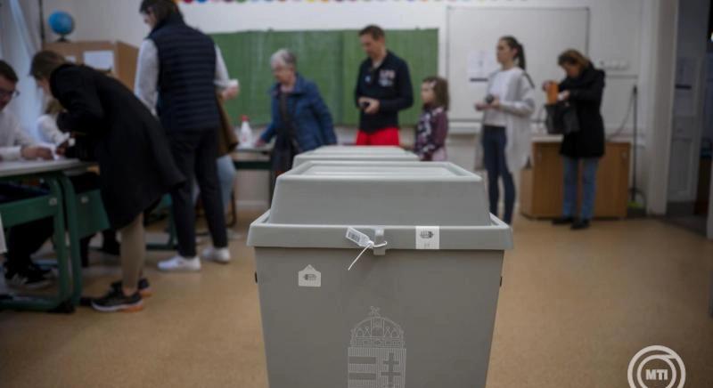 A Tisza a városokban, a Fidesz a kisebb településeken erősebb