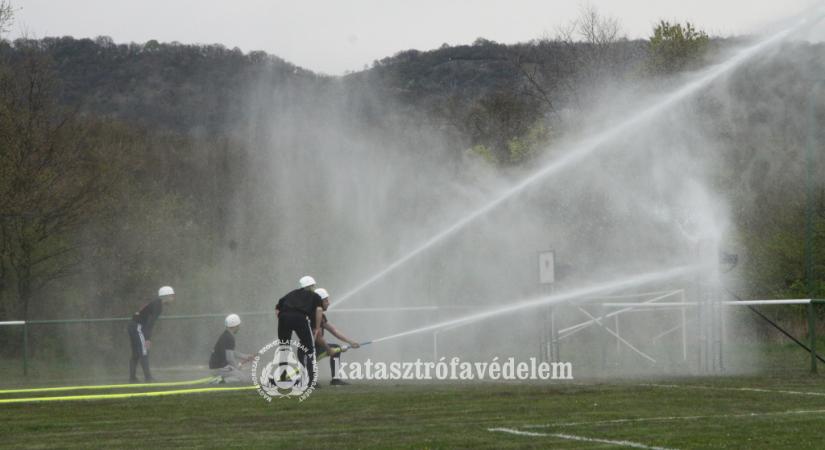 Ezüstérmet szereztek a hajdú-bihari tűzoltók az országos versenyen