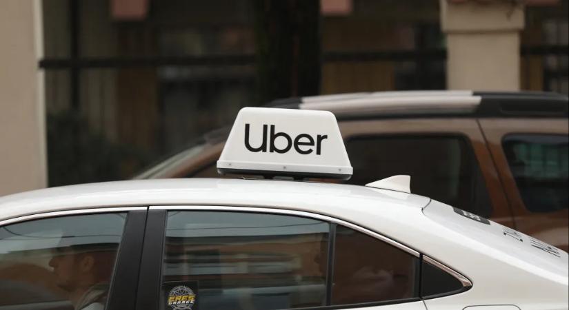 Az Uber 10 milliárd dollár fektet abba, hogy önvezető taxikkal váltsa ki a sofőröket