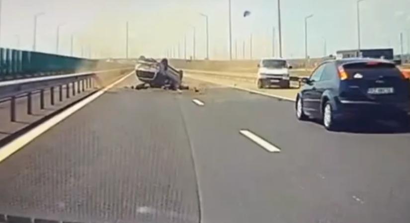 Tolatni próbált az autópályán, végzetes baleset lett belőle (VIDEÓ)