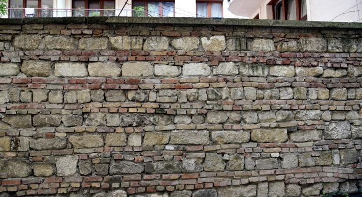 Határvonal és fal, avagy egy városi legenda születése