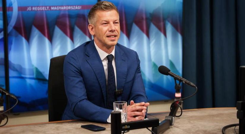 „Nem csak propagandisták, hanem szakmailag is nullák” – reakciók a közmédiás Magyar Péter-interjúkra