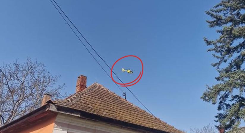 Egyszer csak mentőhelikopter jelent meg a beregi település felett! Terhes nőért érkeztek!