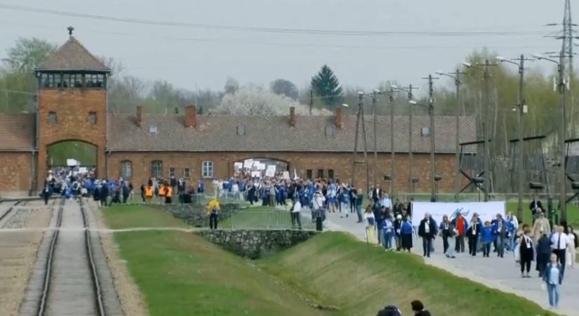 Több ezren vettek részt az idei élet menetén Auschwitzban