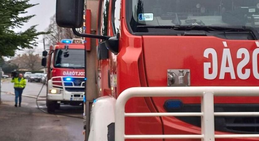 Farakás kapott lángra egy családi ház mellett Egyházashetyén