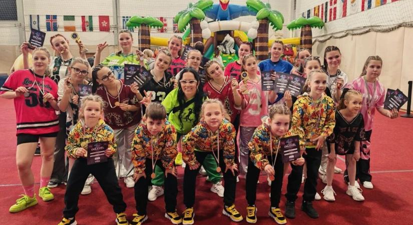 Amíg te szavaztál, a dorogi táncosok Budapesten taroltak