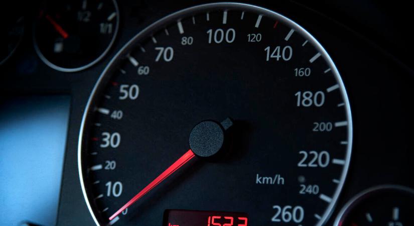 Éjfélkor lejár a határidő: még egymillió autós nem fizetett