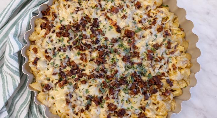 Krémes, rakott sajtos tészta hagymával: egyszerű, isteni ebéd