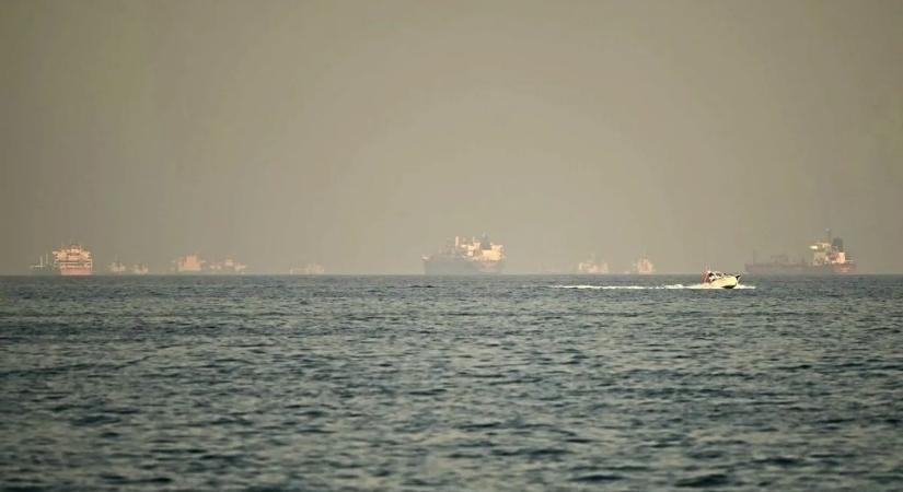 Amerikai hadihajó lépett közbe: iráni olajszállítókat fordítottak vissza a tengeren