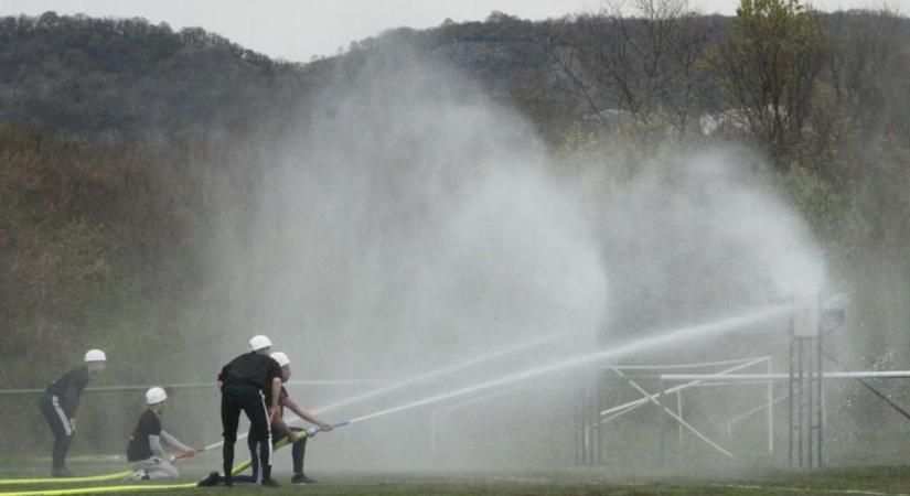 Új jelentést kapott a célzóvíz! Ezt tették a fehérgyarmati fiúk a fecskendőikkel!