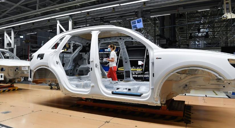 Tovább gyengült a magyar autógyártás, az akkugyáraknál növekedést mért a KSH