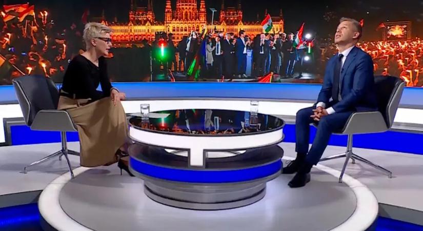 Hogy bírja ki ezt nevetés nélkül? – Magyar Péter a közmédiában járt, és attól tartott, hogy a fejükre szakad a plafon