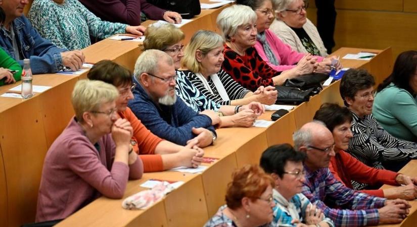 A Nyugdíjas Egyetemen Mária Terézia és az uralkodás kultúrája a terítéken