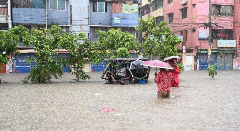 Pusztító áradás, több halálos áldozat is van, tízezren menekülnek