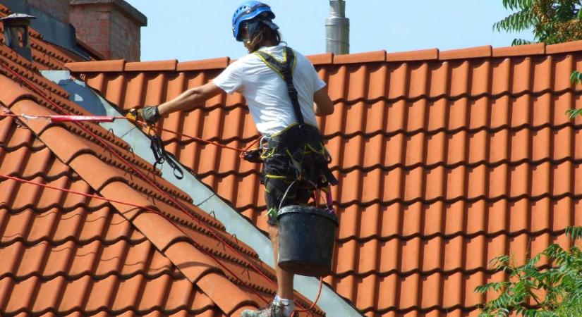 Elfogyott a keret, ezért felfüggeszti a kormány az 55 milliós otthonfelújítási programot az ország egy részében