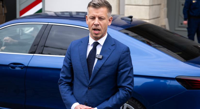 Magyar Péter: Ha nem mond le a köztársasági elnök és a többi báb, alkotmánymódosítással távolítják el őket