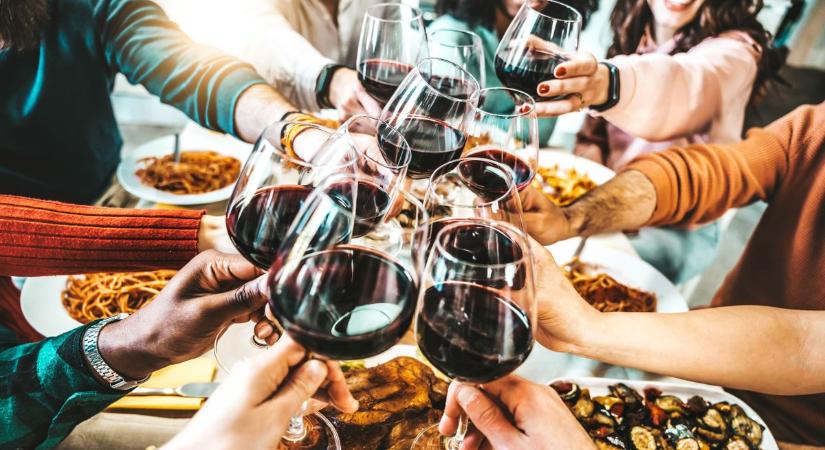 Válogatott focista mezére licitálnak: jótékonysági est Makón