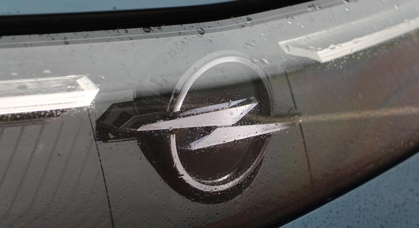 Brutális leépítést jelentett be az Opel! Ennyi embertől válnak meg!