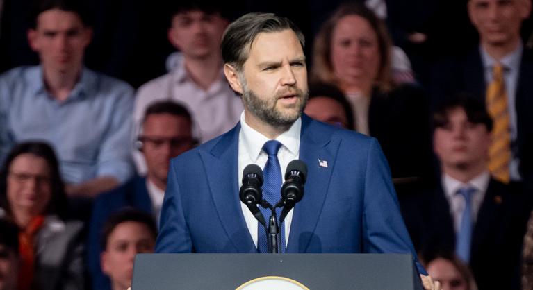 Az amerikai alelnök megfeddte XIV. Leó pápát, és azt is elmondta miben téved a katolikus egyházfő