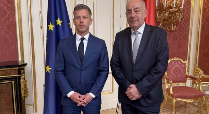 Magyar Péter a Sándor-palotában: távoznia kell Sulyok Tamásnak