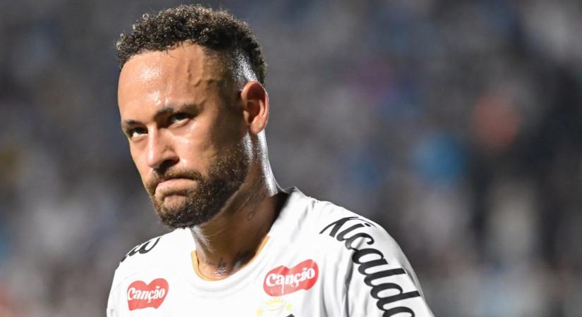 Neymar leállt vitatkozni egy szurkolóval, aki azzal viccelődött, hogy elhízott