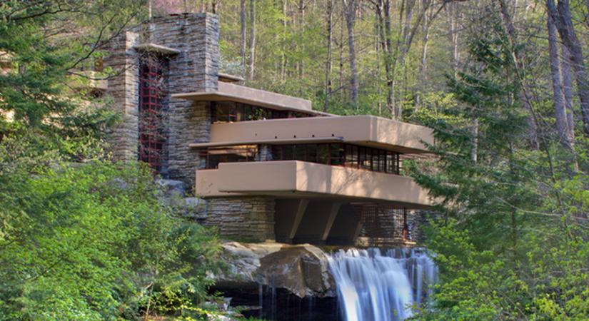 Restaurálás után újra megnyitott Frank Lloyd Wright Vízesés-háza