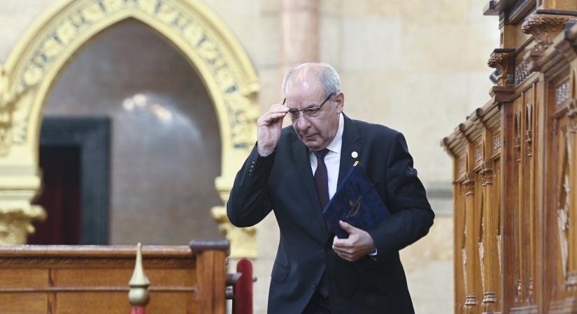 Lehet, hogy lemond Sulyok Tamás