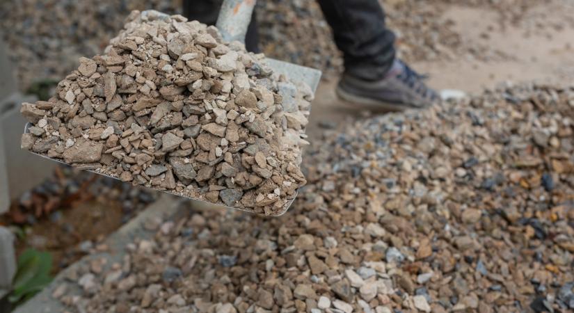Még ablakot sem ajánlott nyitni, súlyos azbeszt-szennyezést találtak Szombathelyen