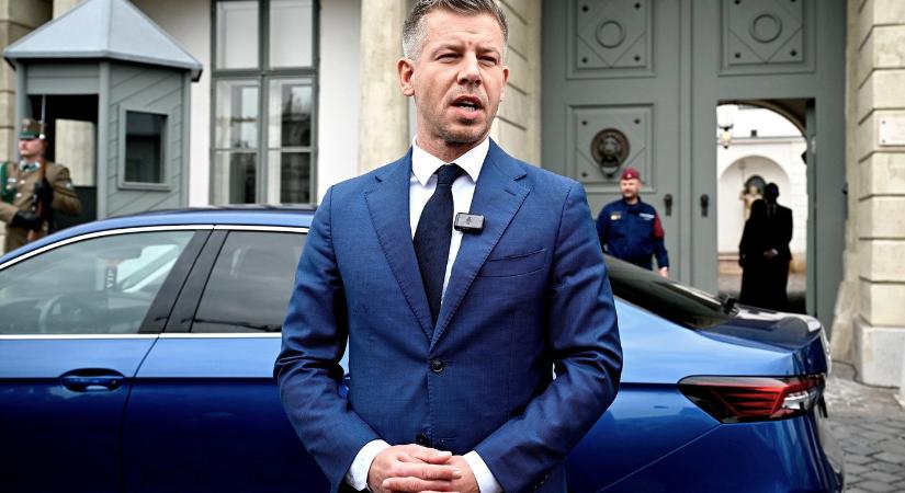 Lesivideó került elő Magyar Péterről, ahogy bemegy a köztársasági elnökhöz, olyat ordibált a tömeg, amit még nem hallottunk