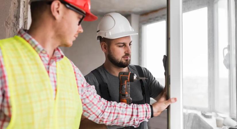 Felfüggesztik az otthonfelújítási programot Budapesten és a fél országban