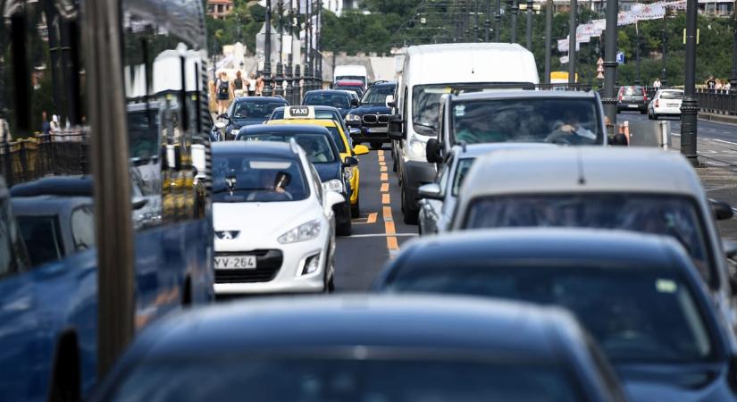 Egymillió magyar autós kerülhet bajba, szerda éjfél a határidő