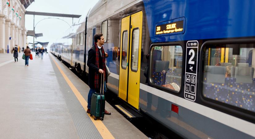 Vonat helyett pótlóbuszok: az egyik legfontosabb vasútvonalon változik a közlekedés