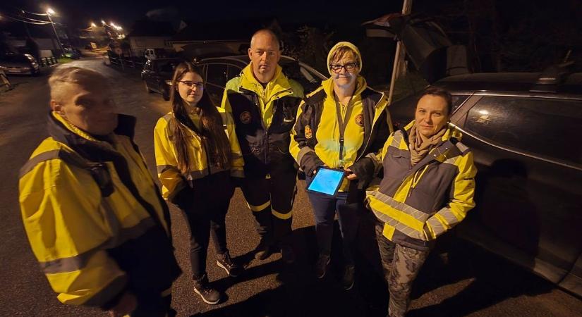 Keresőkutyákkal indultak a tatabányai önkéntesek egy eltűnt 80 éves férfi után