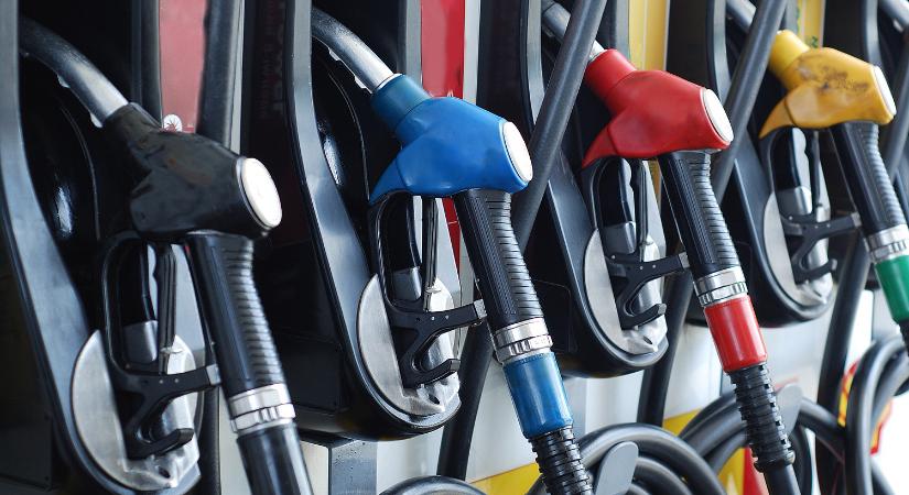Megjött a döntés: így változna holnap a benzin ára