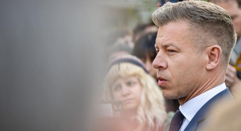 A Romániába érkezett magyar támogatások kivizsgálását kérik Magyar Pétertől, amelyek az Orbánt támogató propagandát táplálhatták