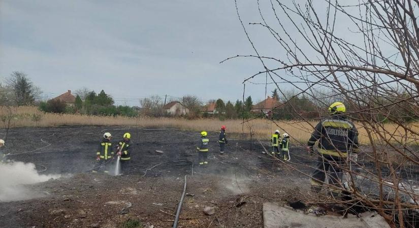 Reagált a veszélyes hulladék hírére a polgármester, aki az abonyi gyújtogatónak is üzent