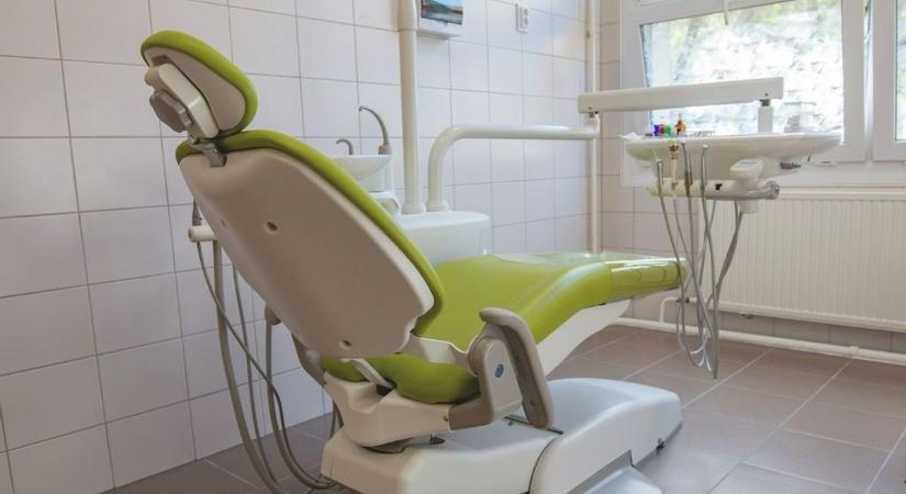 Megszólalt a debreceni fogászaton elaltatott férfi özvegye: agyhalottnak számított a férjem, amikor a mentők kiértek