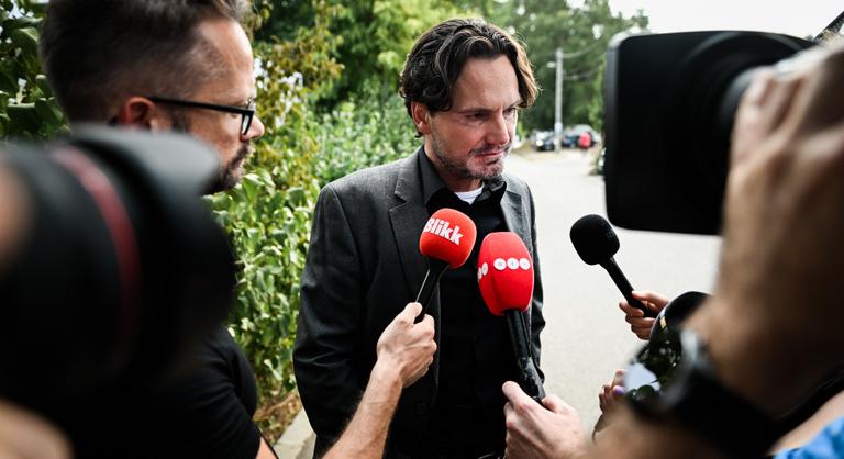 Megszólaltak a Karmelita kolostorból távozó kormánytagok a kormányülés után