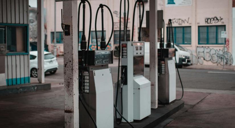 Meddig tart az üzemanyagárstop? A szakértő ezt mondta!