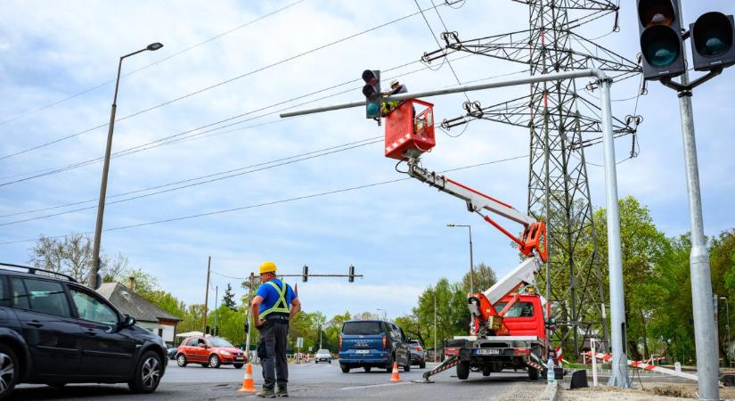 60 százalékon áll, nyár végére el is készül Debrecen forgalmas csomópontjának fejlesztése – fotókkal